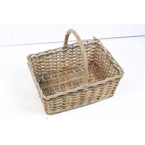 186 - Vintage coopered wooden keg with cork stopper (approx 25.5cm high), together with a wicker basket, p... 