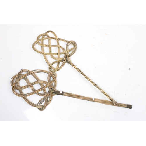 186 - Vintage coopered wooden keg with cork stopper (approx 25.5cm high), together with a wicker basket, p... 