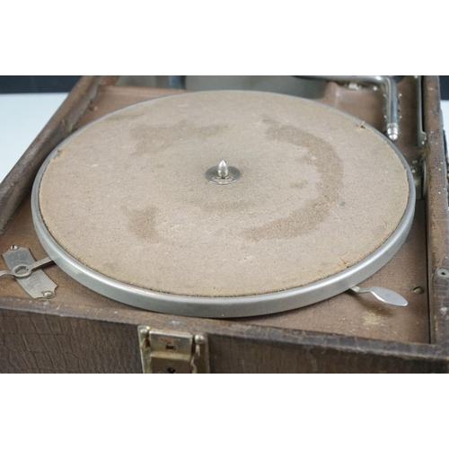 192 - A early to mid 20th century His Master Voice portable wind up gramophone / Record player.