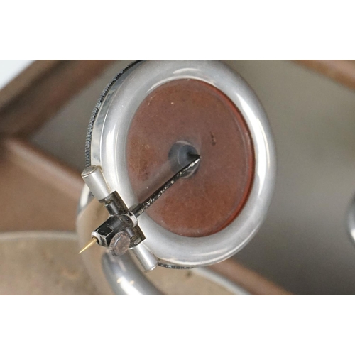 192 - A early to mid 20th century His Master Voice portable wind up gramophone / Record player.