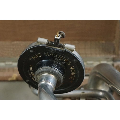 192 - A early to mid 20th century His Master Voice portable wind up gramophone / Record player.