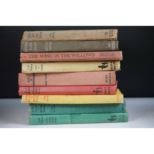 215 - Collection of mainly childrens' books to include: Enid Blyton, including first editions, Biggles Wor... 