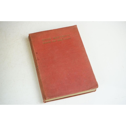 215 - Collection of mainly childrens' books to include: Enid Blyton, including first editions, Biggles Wor... 