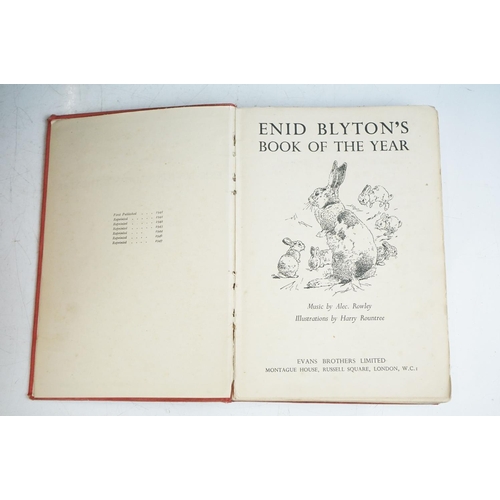 215 - Collection of mainly childrens' books to include: Enid Blyton, including first editions, Biggles Wor... 