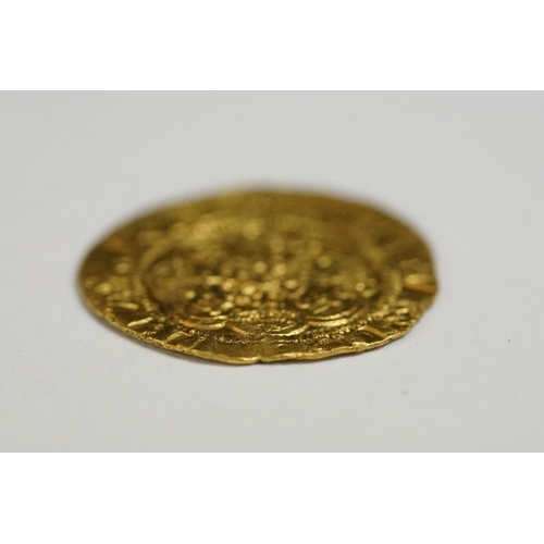 596 - A British 14th Century King Edward III gold quarter noble coin.