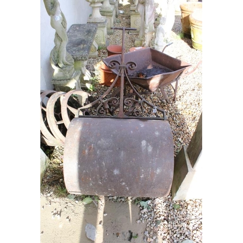 271 - Cast iron garden roller with scrolling to handle (approx 153cm long overall), together with a metal ... 