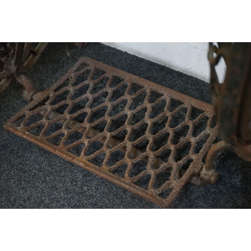 294 - Singer Treadle Sewing Machine, 91cm long x 78cm high