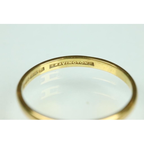 170A - 22ct yellow gold wedding band, D shank, width approx 2mm, ring size V