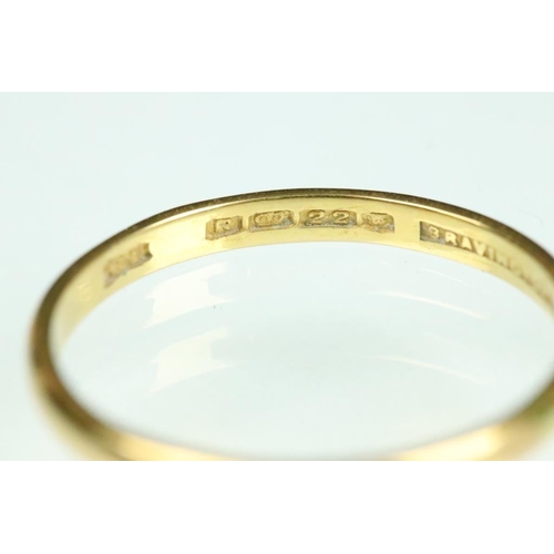 170A - 22ct yellow gold wedding band, D shank, width approx 2mm, ring size V