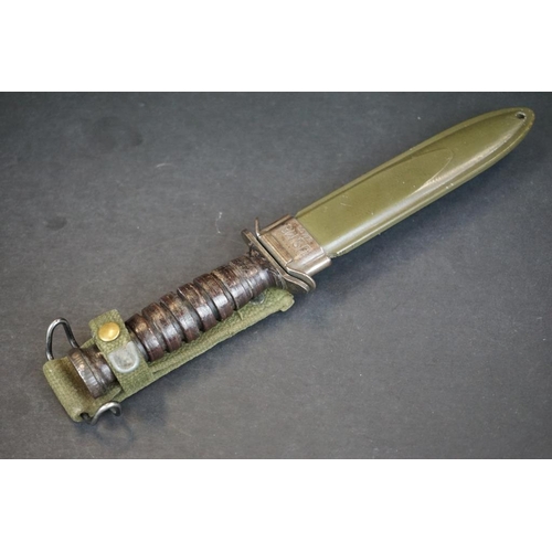 A United States Marine Corps M3 fighting knife with M8 scabbard.
