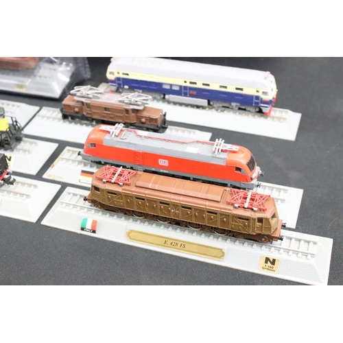 1127 - Collection of 72 Del Prado N gauge 'Locomotive of the World' models to include 48 cased and 24 loose... 