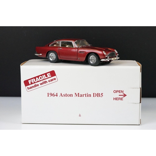 1022 - Two boxed Franklin Mint diecast models to include World War II Jeep Replica and 1964 Aston Martin, b... 