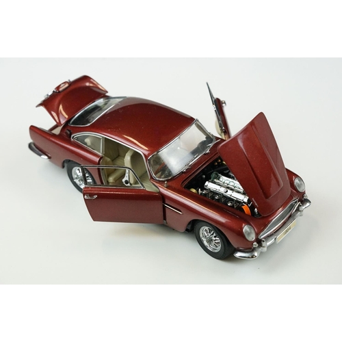 1022 - Two boxed Franklin Mint diecast models to include World War II Jeep Replica and 1964 Aston Martin, b... 