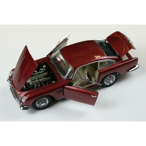 1022 - Two boxed Franklin Mint diecast models to include World War II Jeep Replica and 1964 Aston Martin, b... 