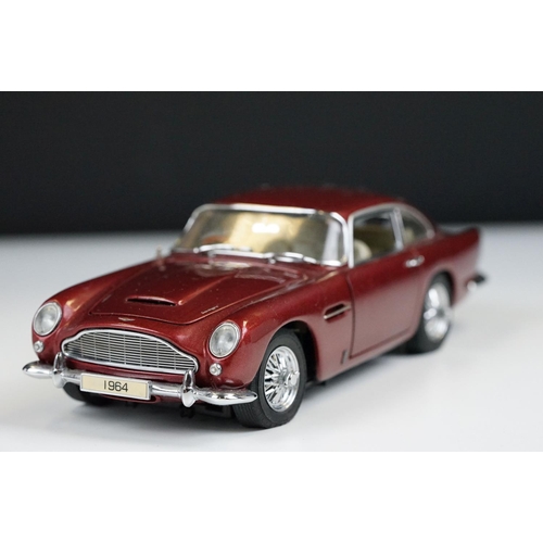 1022 - Two boxed Franklin Mint diecast models to include World War II Jeep Replica and 1964 Aston Martin, b... 