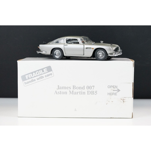 1023 - Boxed Franklin Mint 1/24 James Bond 007 Aston Martin DB5 diecast model, with paperwork, ex