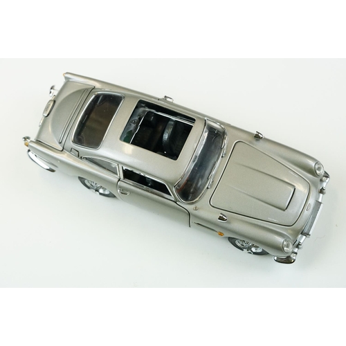 1023 - Boxed Franklin Mint 1/24 James Bond 007 Aston Martin DB5 diecast model, with paperwork, ex