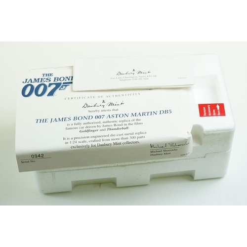 1023 - Boxed Franklin Mint 1/24 James Bond 007 Aston Martin DB5 diecast model, with paperwork, ex