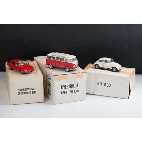 1027 - Three boxed Franklin Mint 1/24 diecast models to include 1962 Volkswagen Microbus, The 1967 Volkswag... 