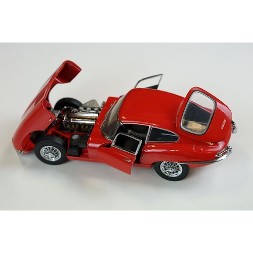 1027 - Three boxed Franklin Mint 1/24 diecast models to include 1962 Volkswagen Microbus, The 1967 Volkswag... 