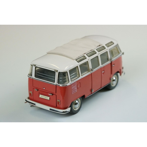 1027 - Three boxed Franklin Mint 1/24 diecast models to include 1962 Volkswagen Microbus, The 1967 Volkswag... 