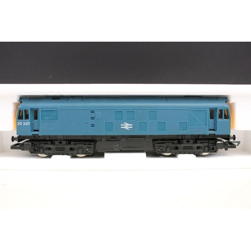 105 - Six boxed Hornby OO gauge locomotives to include 2 z R068 BR Class 25 Diesel Blue, R069 HST Power/Du... 