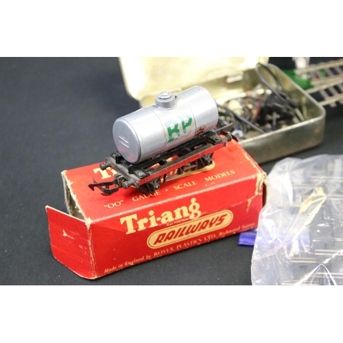 106 - Quantity of OO gauge model railway to include around 27 x items of rolling stock, various track and ... 