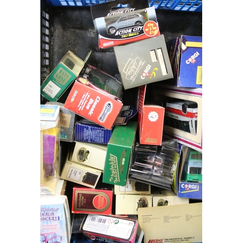 1080 - 27 Boxed diecast models to include Corgi, Matchbox, Lledo etc plus a quantity of unboxed models, mai... 