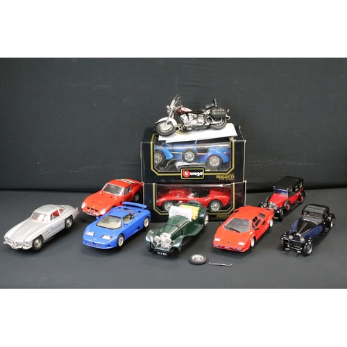 1089 - Two boxed Burago 1/18 scale diecast models to include 3005 Bugatti Type 59 - 1934 and 3007 Ferrari 2... 