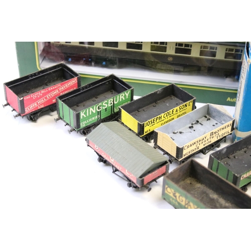 109 - 12 Boxed OO gauge items of rolling stock to include 8 x Airfix, 2 x Lima, 1 x Replica and a Bachmann... 