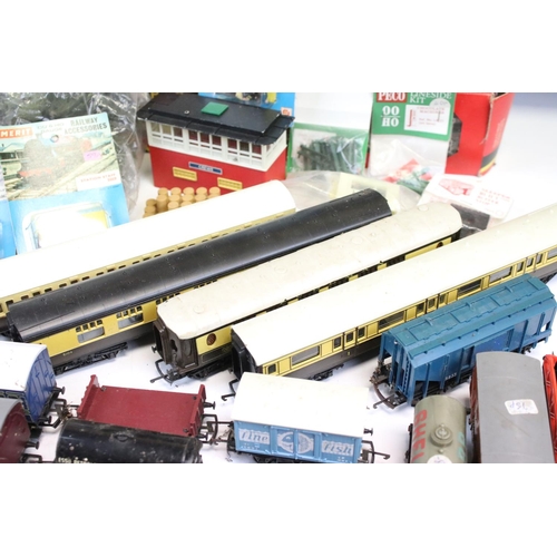 110 - Collection of OO gauge model railway to include boxed Hornby R759 GWR Loco Albert Hall, around 30 it... 