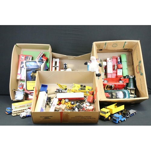 1107 - Collection of around 50 diecast models, featuring a small quantity of mid 20th C examples, the lot t... 