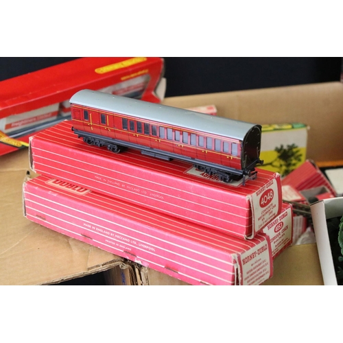 111A - Collection of Hornby Dublo and OO gauge model railway to include boxed 2234 Deltic Diesel Electric C... 