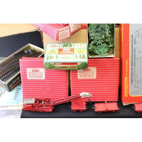 111A - Collection of Hornby Dublo and OO gauge model railway to include boxed 2234 Deltic Diesel Electric C... 