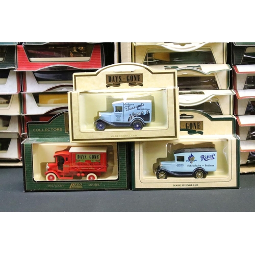 1124 - Over 180 boxed Lledo diecast models featuring Premier Collection & Collectors Club examples. Diecast... 