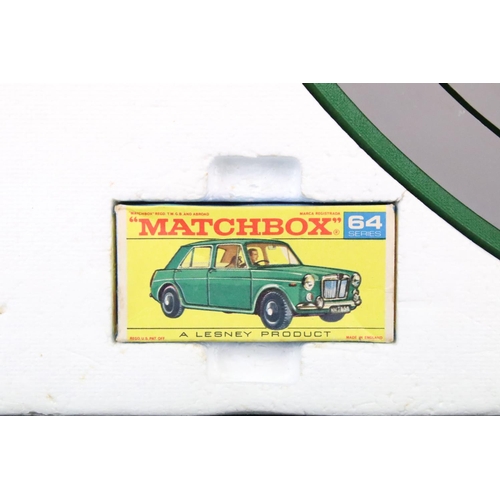 1137 - Boxed Matchbox Lesney Motorised Motorway set M-2, including 2 x Matchbox 75 Series diecast models (6... 