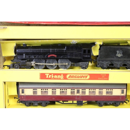 116 - Collection of Triang OO gauge model railway contained within 2 x boxed sets to include 2 x locomotiv... 