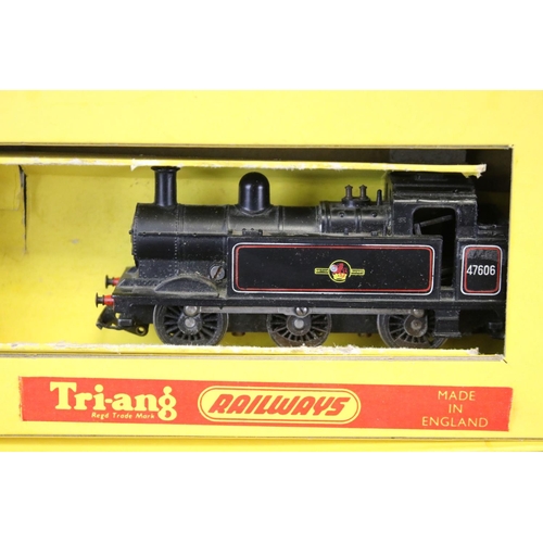 116 - Collection of Triang OO gauge model railway contained within 2 x boxed sets to include 2 x locomotiv... 