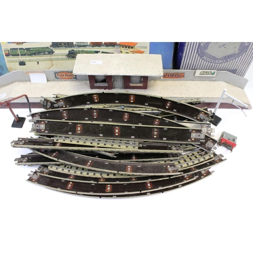 117 - Boxed Hornby Dublo Passenger train set containing BR 2-6-4 80054 Locomotive, 9 x items of rolling st... 