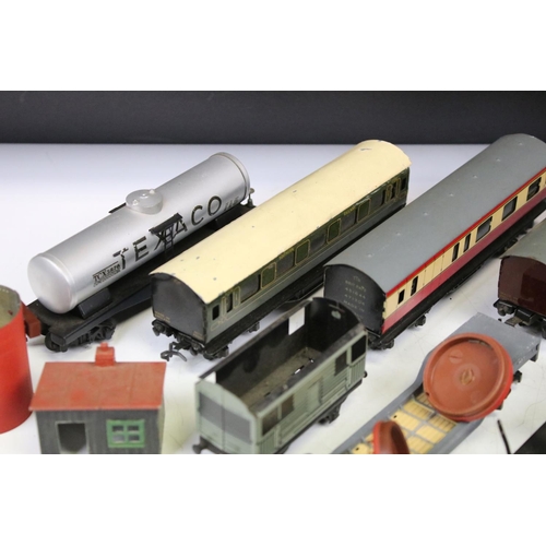 118 - 13 TTR items of rolling stock to include coaches, wagons and vans