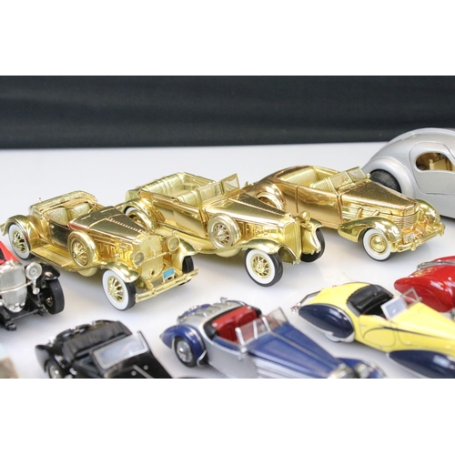 1182 - 22 Metal & diecast models to include Spark, Dinky, IXO, Solido, kit built etc, vg overall condition