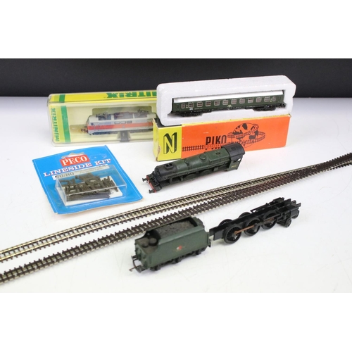 119 - Cased Minitrix N gauge 12972 DB locomotive plus a boxed Piko N gauge 426/4509 coach, dummy locomotiv... 