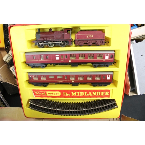 121 - Quantity of Hornby / Triang OO gauge model railway to include boxed RS8 The Midlander electric train... 