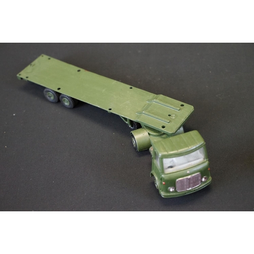 1221 - 10 Mid 20th C play worn Dinky & Corgi military diecast models to include Dinky AEC Articulated Lorry... 