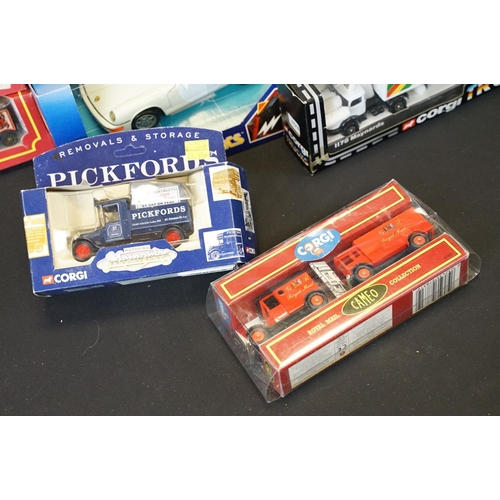 1226 - Collection of approximately 31 diecast models with examples from Corgi Classics and Cameo, featuring... 