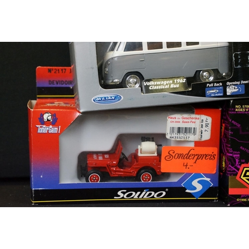 1247 - Collection of 32 boxed diecast models to include examples from Corgi, Dinky, Solido, American Highwa... 