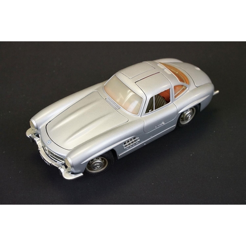 1248 - 17 Diecast models to include Burago, Maisto, Welly etc featuring Burago Mercedes 300 SL, Kyosho 1/18... 