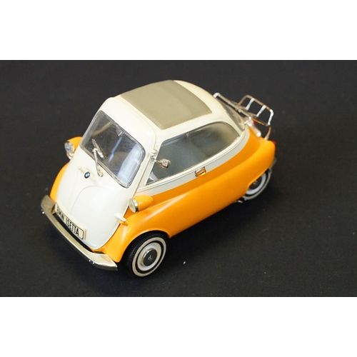 1248 - 17 Diecast models to include Burago, Maisto, Welly etc featuring Burago Mercedes 300 SL, Kyosho 1/18... 