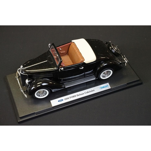 1248 - 17 Diecast models to include Burago, Maisto, Welly etc featuring Burago Mercedes 300 SL, Kyosho 1/18... 