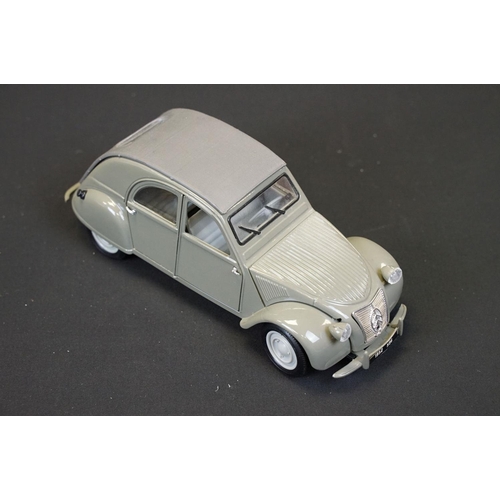 1248 - 17 Diecast models to include Burago, Maisto, Welly etc featuring Burago Mercedes 300 SL, Kyosho 1/18... 